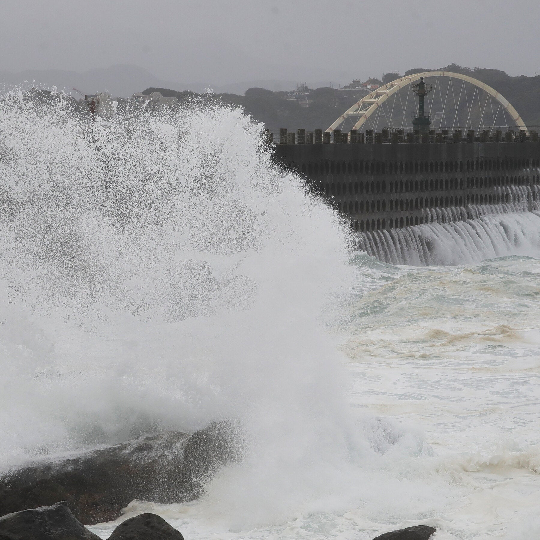 As Typhoon Champi Nears, Taiwan’s Mayors Bet on a Popular Day Off